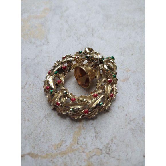 Vintage Wreath Bell Pin Brooch Christmas Gold Tone Estate Jewelry - Picture 3 of 8